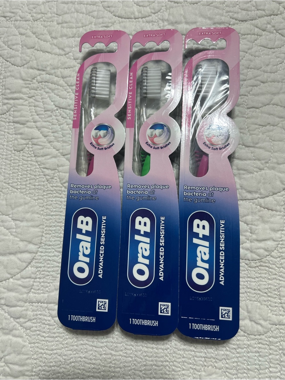 Lot Of 3 Oral-B Advanced Sensitive Toothbrush - Sensitive Clean  Extra Soft